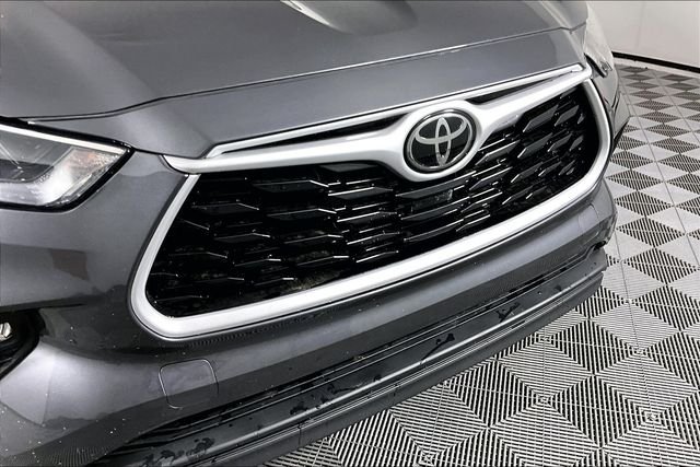 Used 2025 Gray Toyota LE image 29