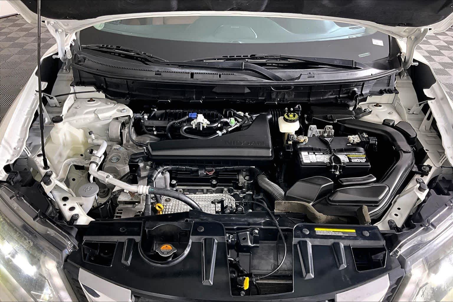 Used 2018 Pearl White Nissan SL image 29