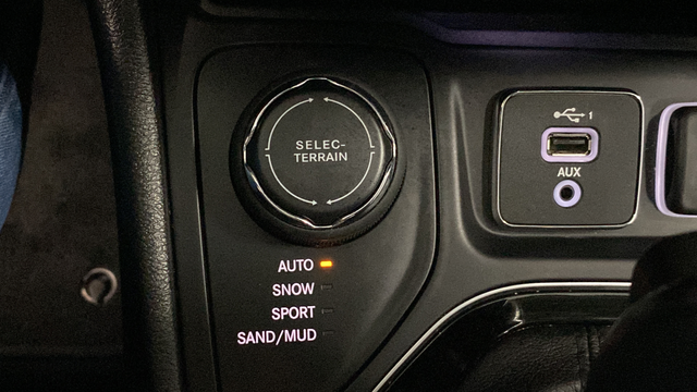 Used 2019 Sting-Gray Clearcoat Jeep Limited image 34