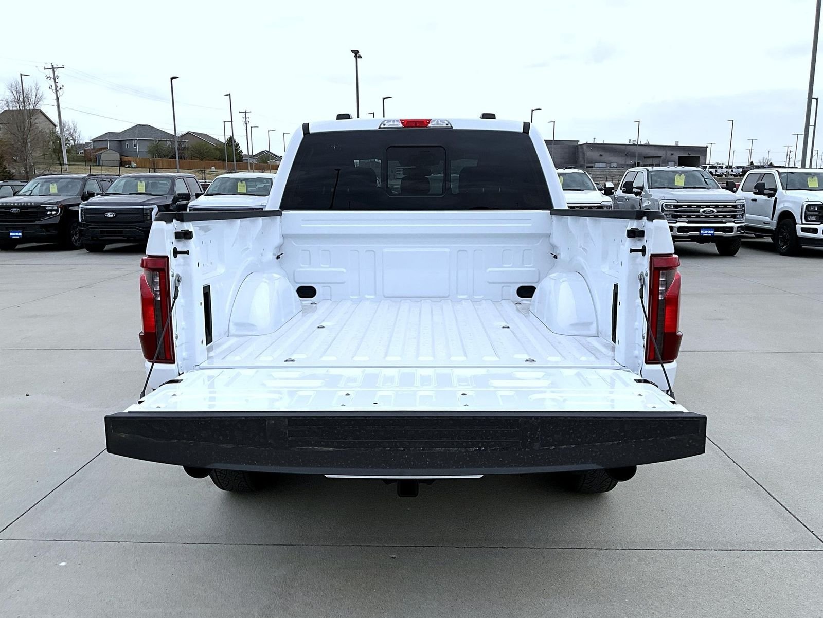 New 2026 Oxford White Ford XLT image 13