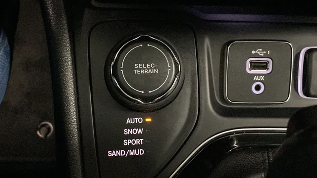 Used 2019 Sting-Gray Clearcoat Jeep Limited image 34