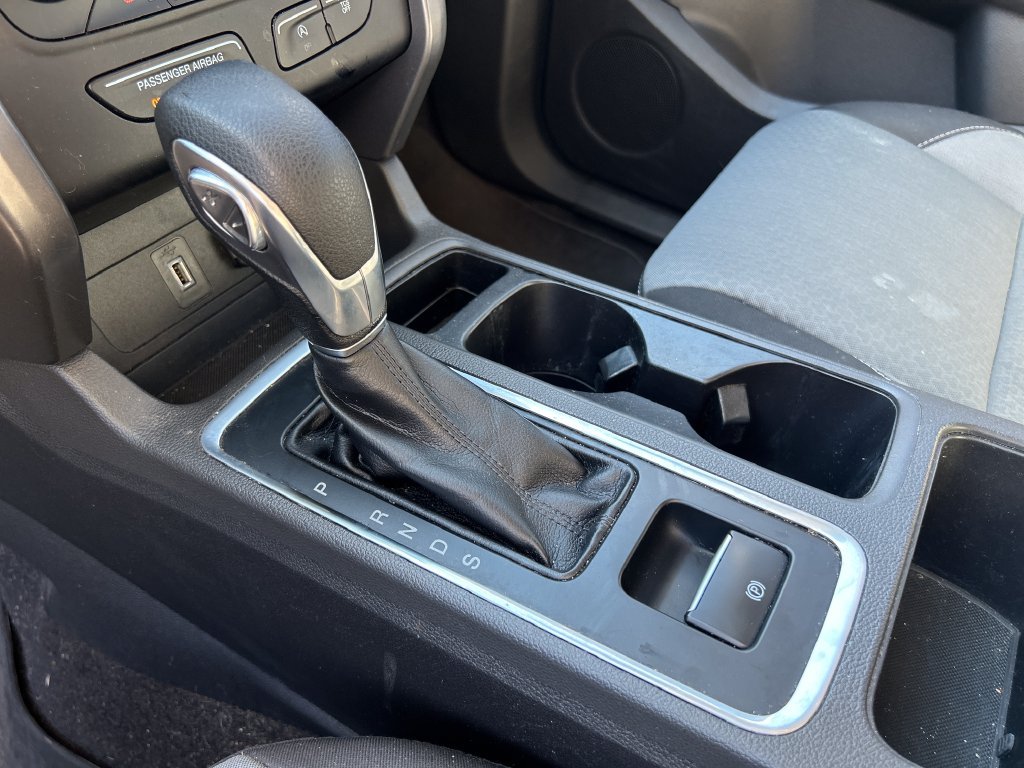 Used 2018 Gray Ford SE image 18