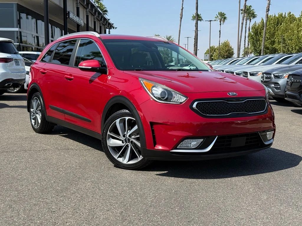 Used 2018 Red Kia Touring image 1