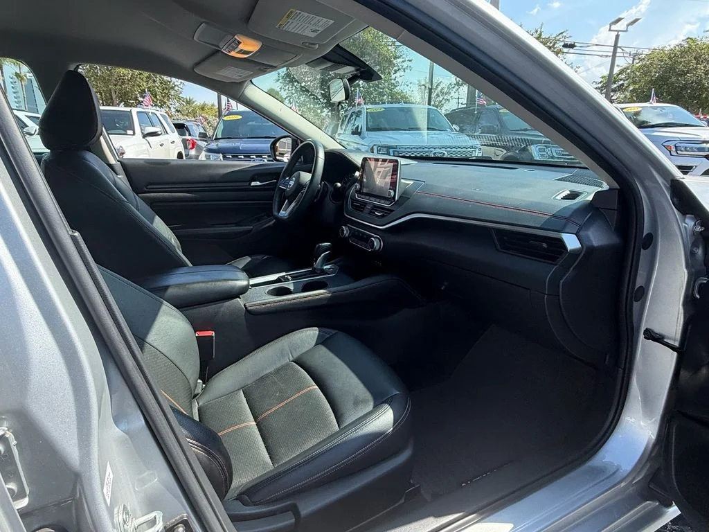 Used 2021 Silver Nissan 2.5 SR image 14