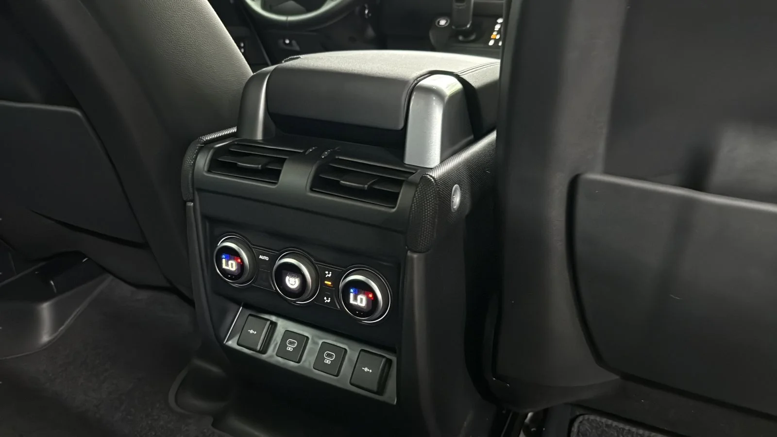 Used 2021  Land Rover X-Dynamic SE image 27