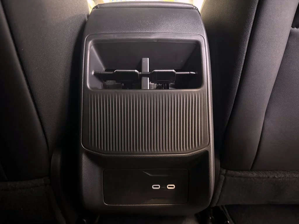 New 2026 Diamond Black Crystal Pearlcoat Jeep Limited image 11