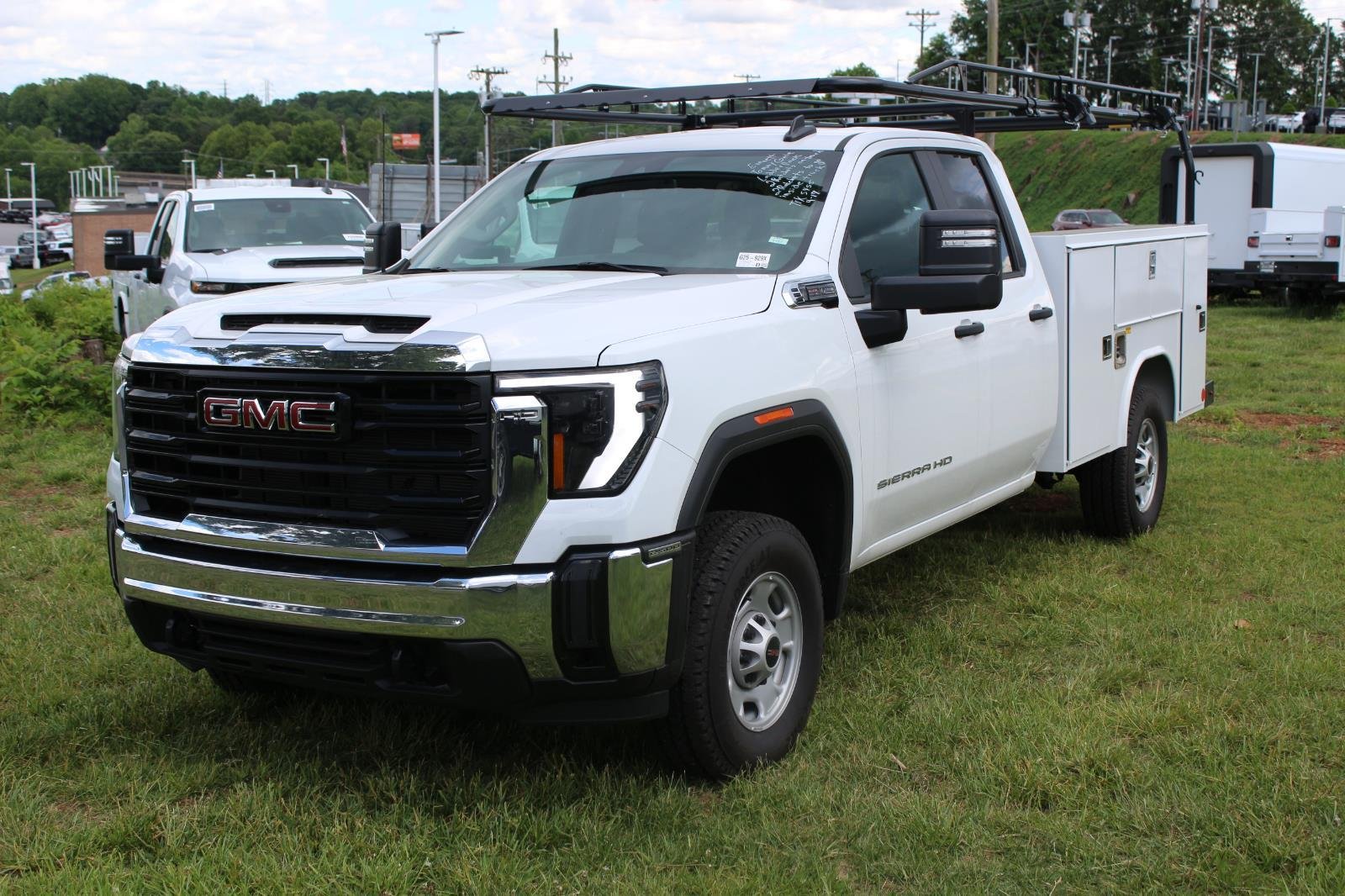 New 2025 Summit White GMC Pro image 3