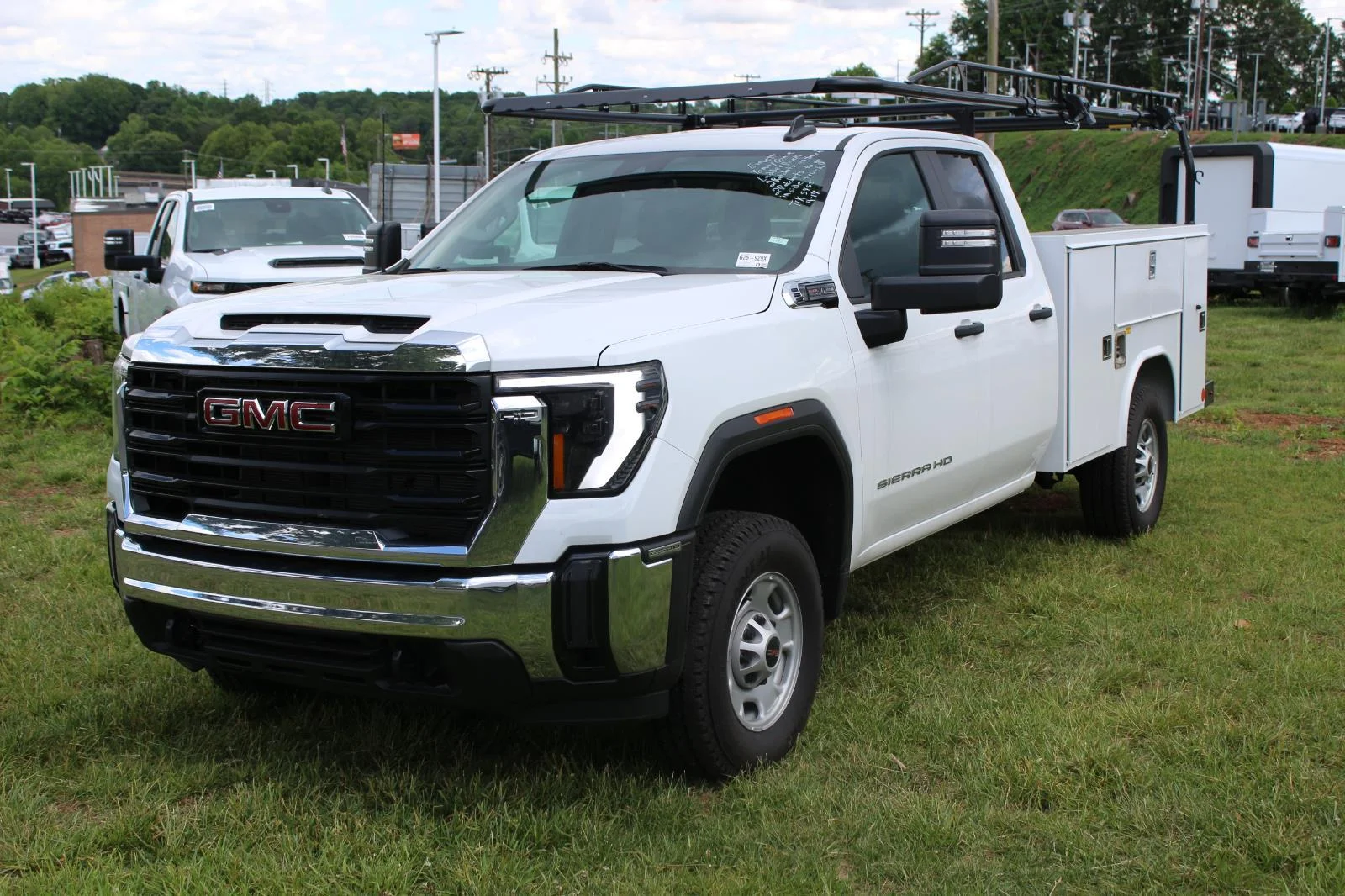 New 2025 Summit White GMC Pro image 3