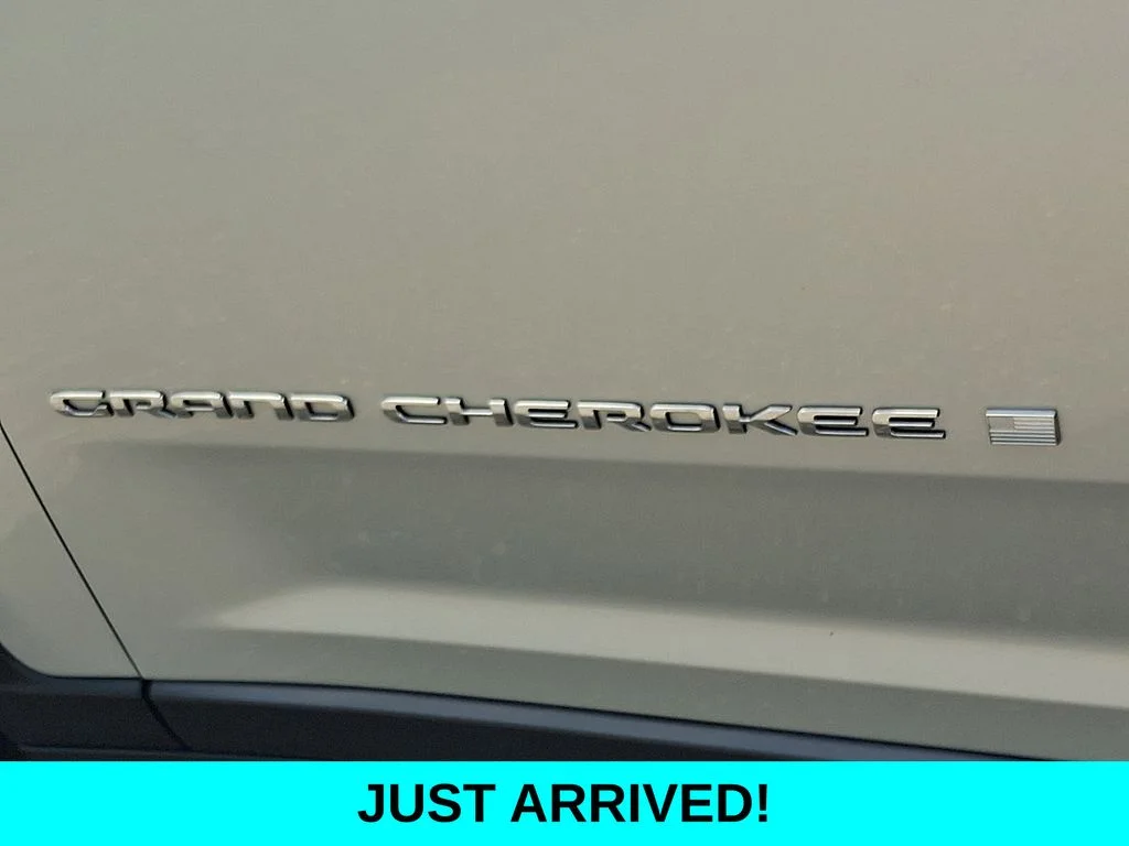 Certified Used 2023 Silver Jeep Limited image 29