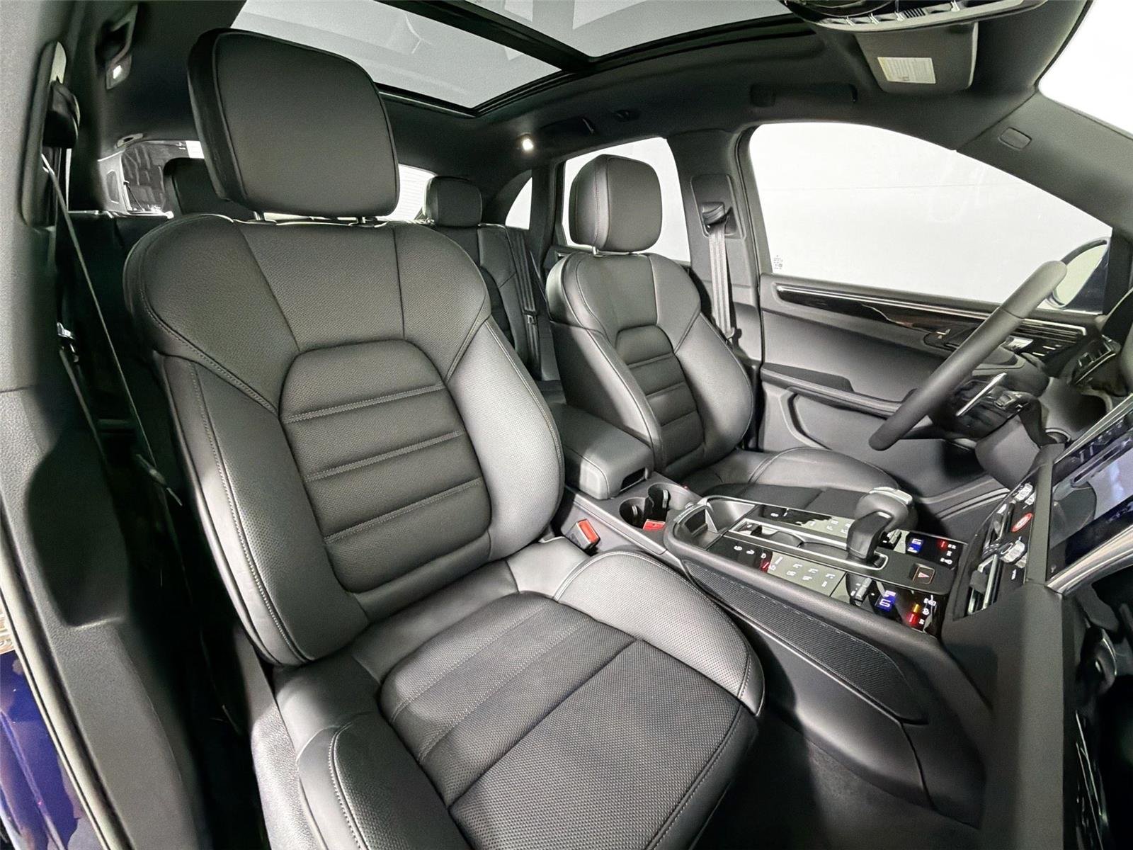 New 2026 Gentian Blue Metallic Porsche AWD image 28