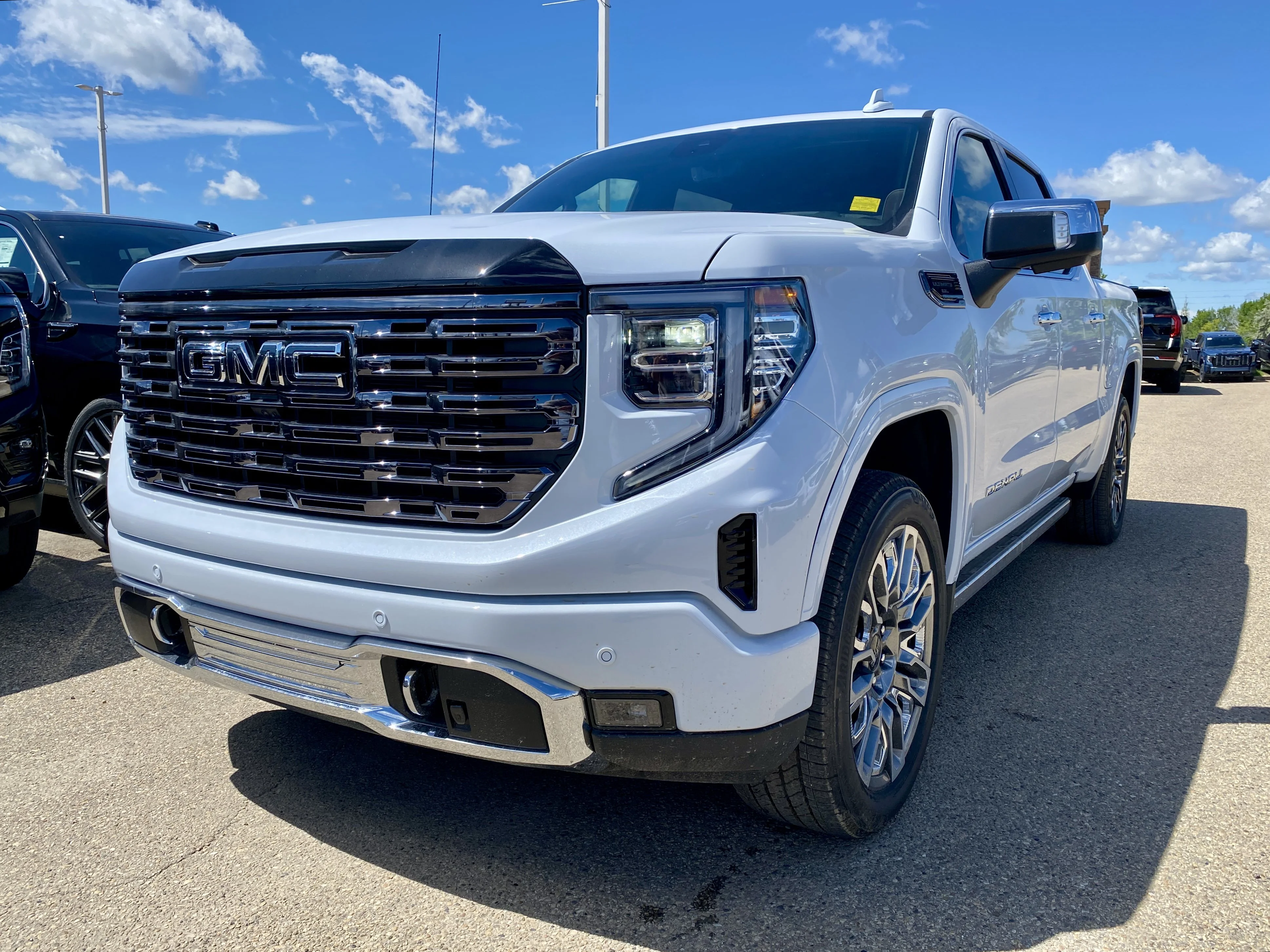 New 2026 GLACIER WHITE TRICOAT GMC Denali Ultimate image 2