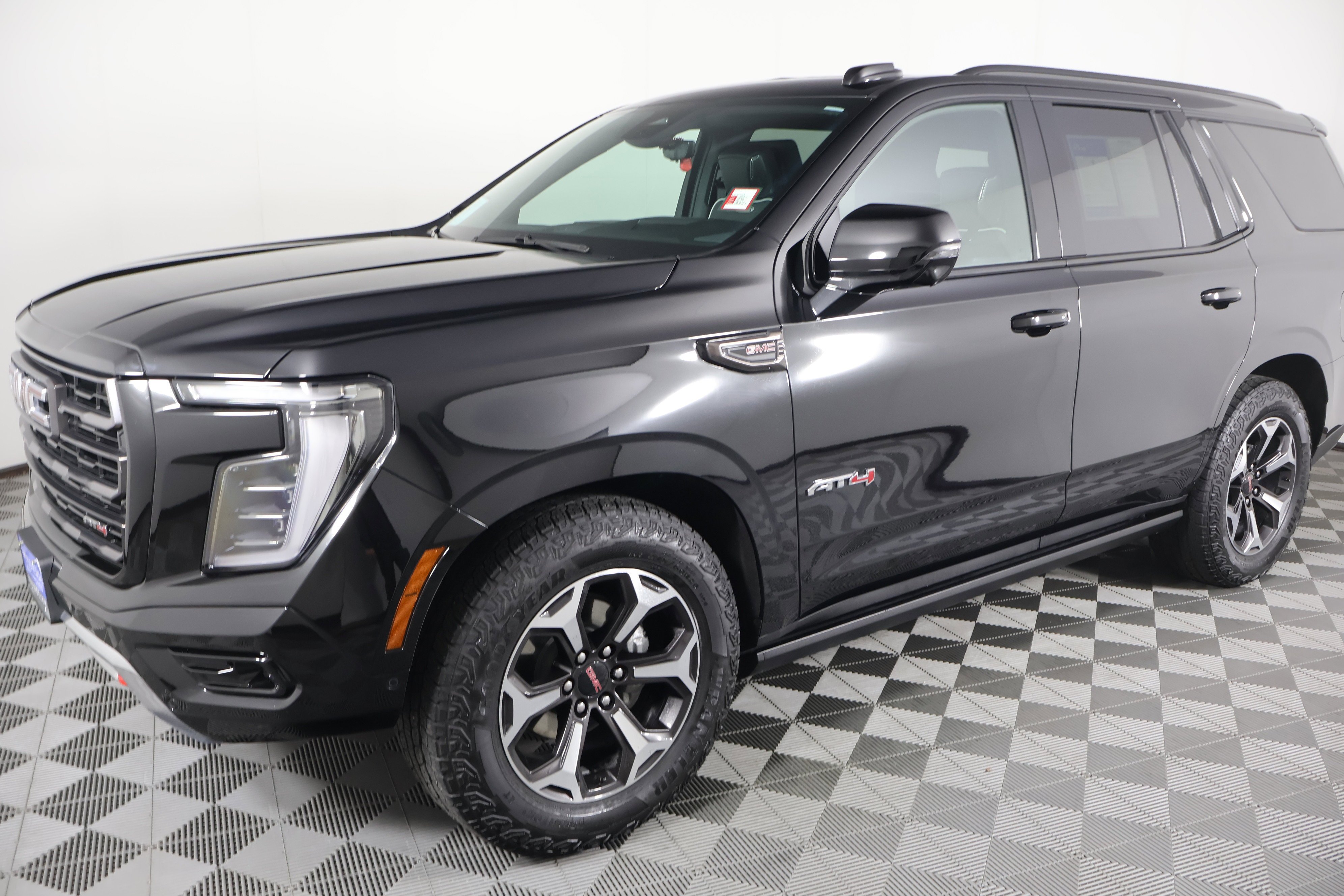 2025 GMC Yukon AT4 Ultimate - Photo 10