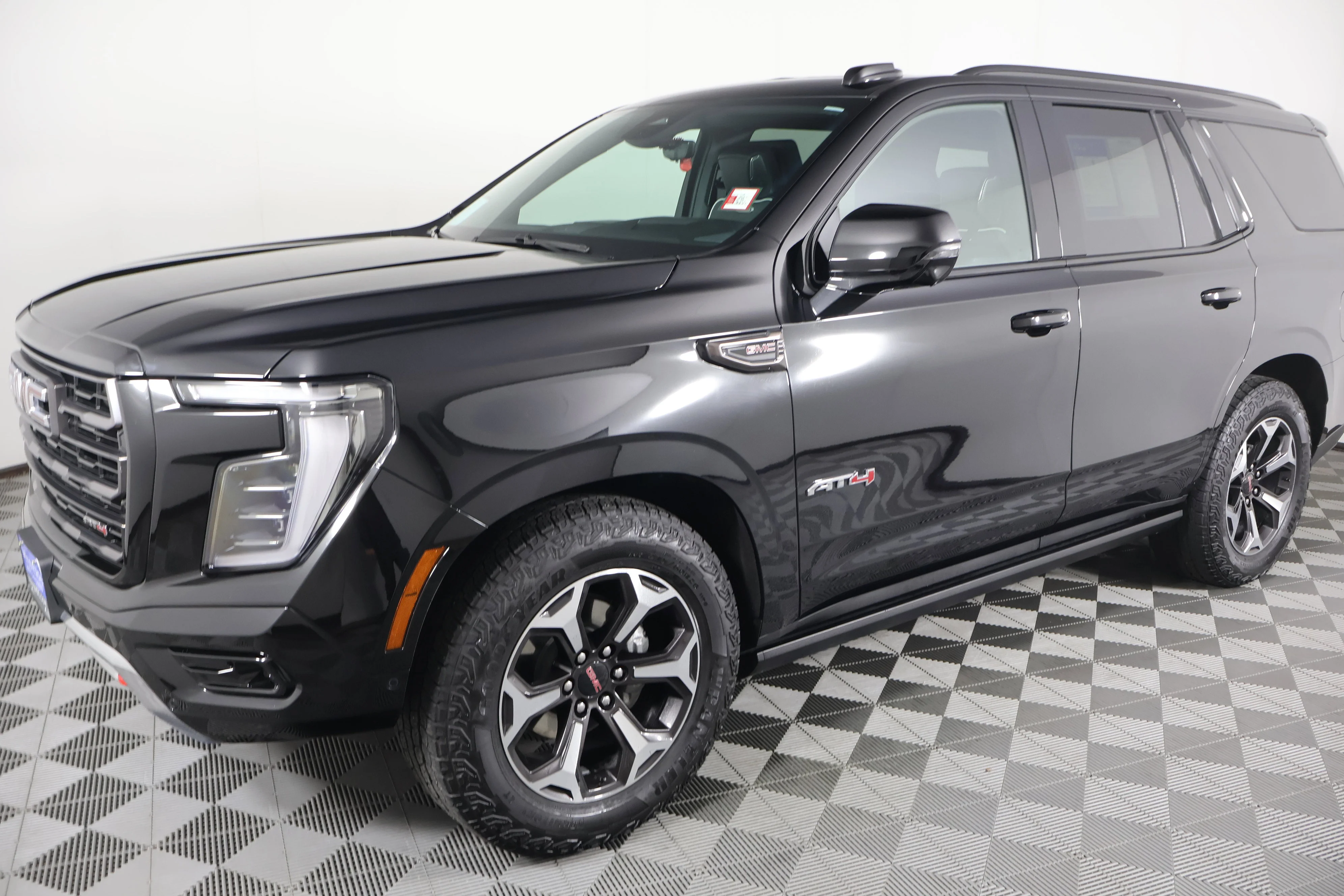 2025 GMC Yukon AT4 Ultimate - Photo 10