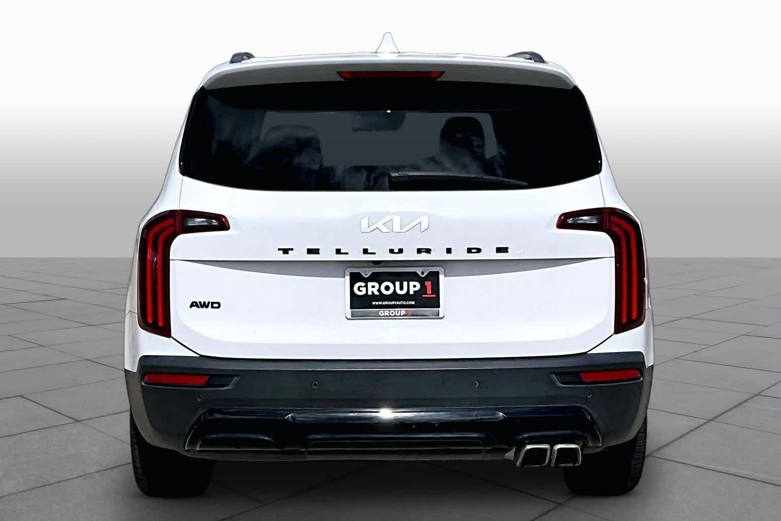 Used 2022 Glacial White Pearl Kia EX image 5