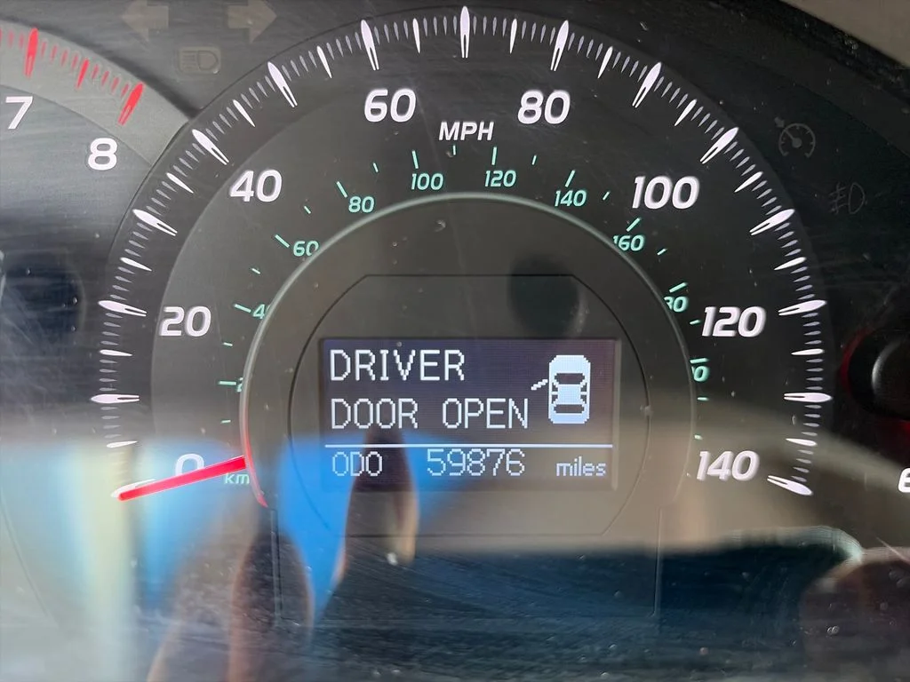Used 2009 White Toyota XLE image 16