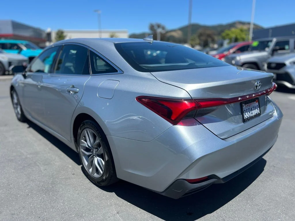 Used 2020 Silver Toyota XLE Plus image 5