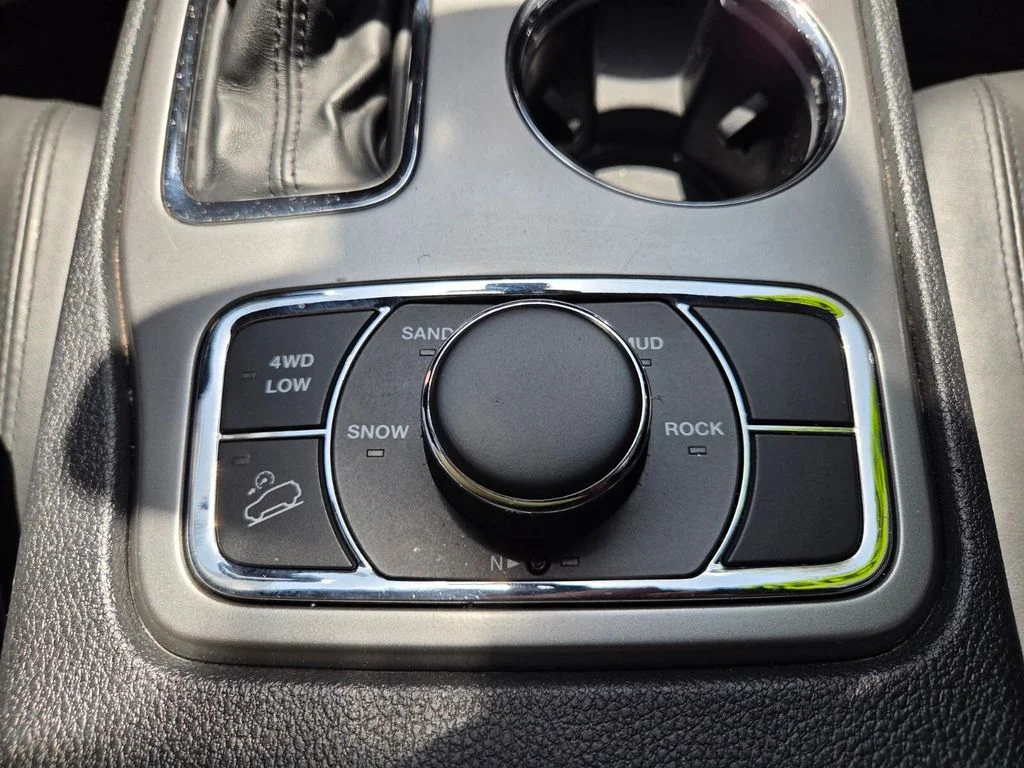 Used 2020 Red Jeep Limited image 32