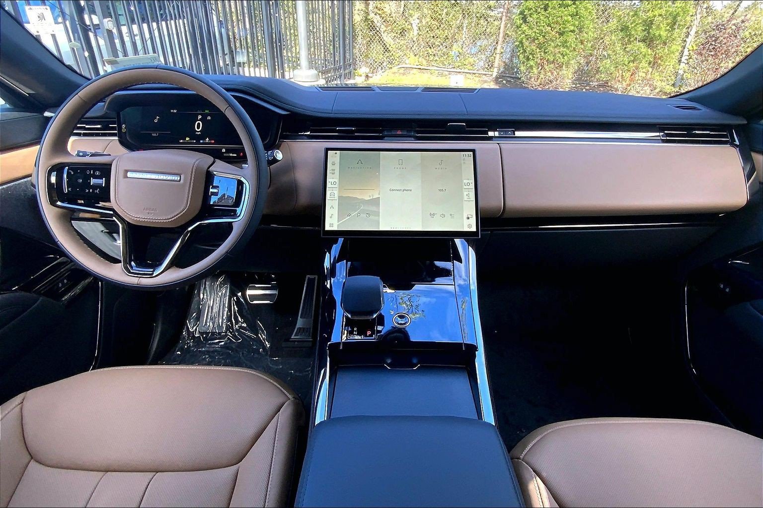 New 2027 Constellation Blue Land Rover Dynamic SE P400 image 5