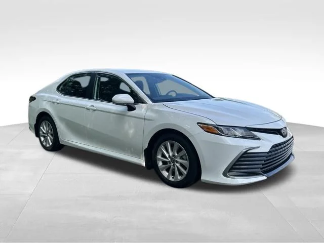 Used 2023 White Toyota LE image 7