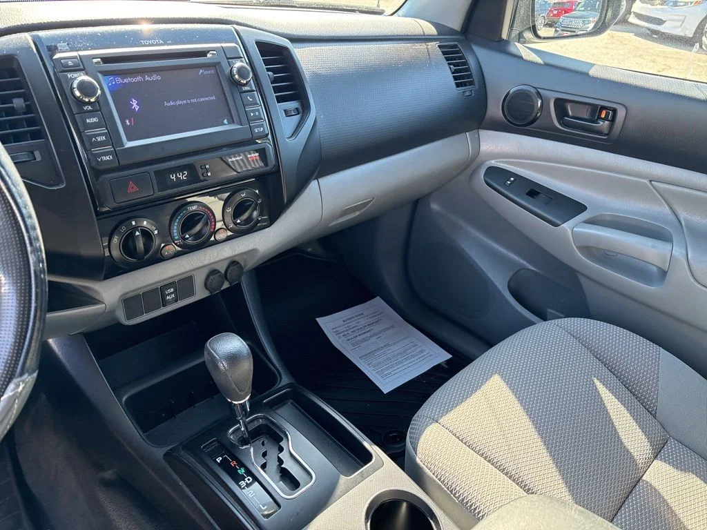 Used 2013 White Toyota Base image 19