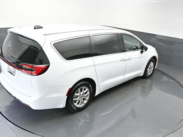 Used 2024 White Chrysler Touring L image 42