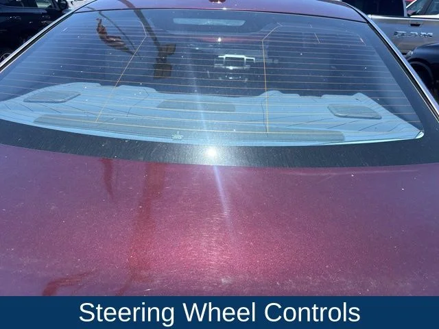 Used 2011 Red Lincoln Base image 12