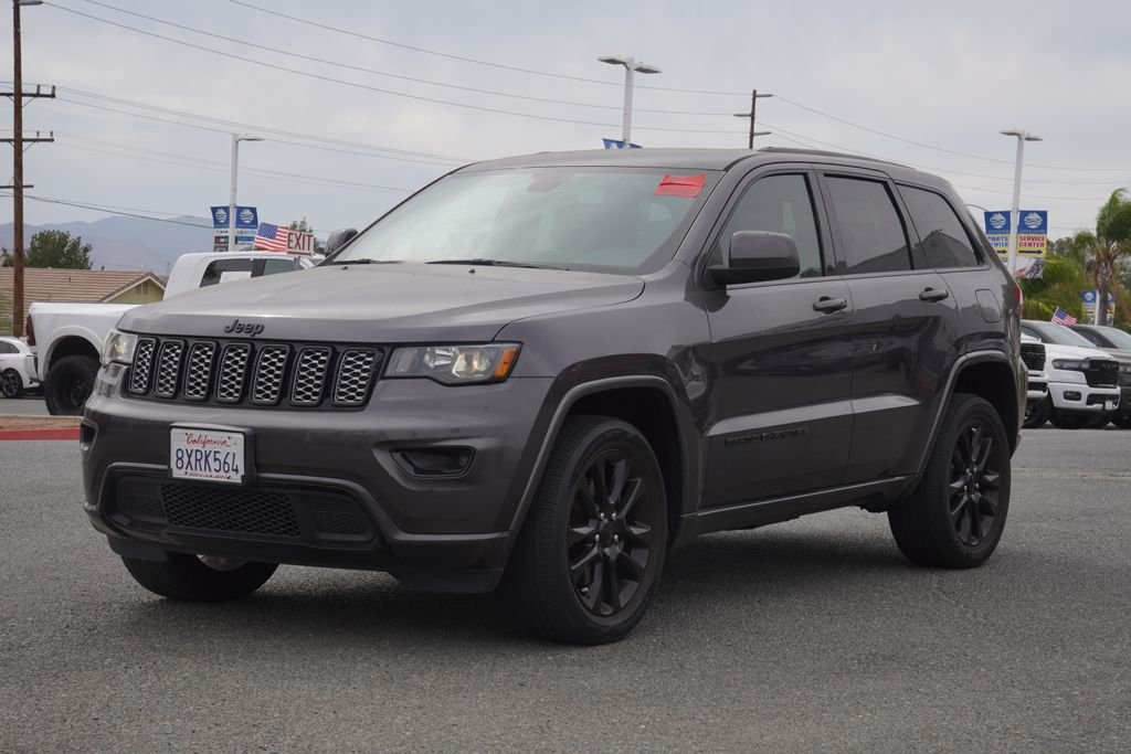 Used 2021 Gray Jeep Laredo X image 1