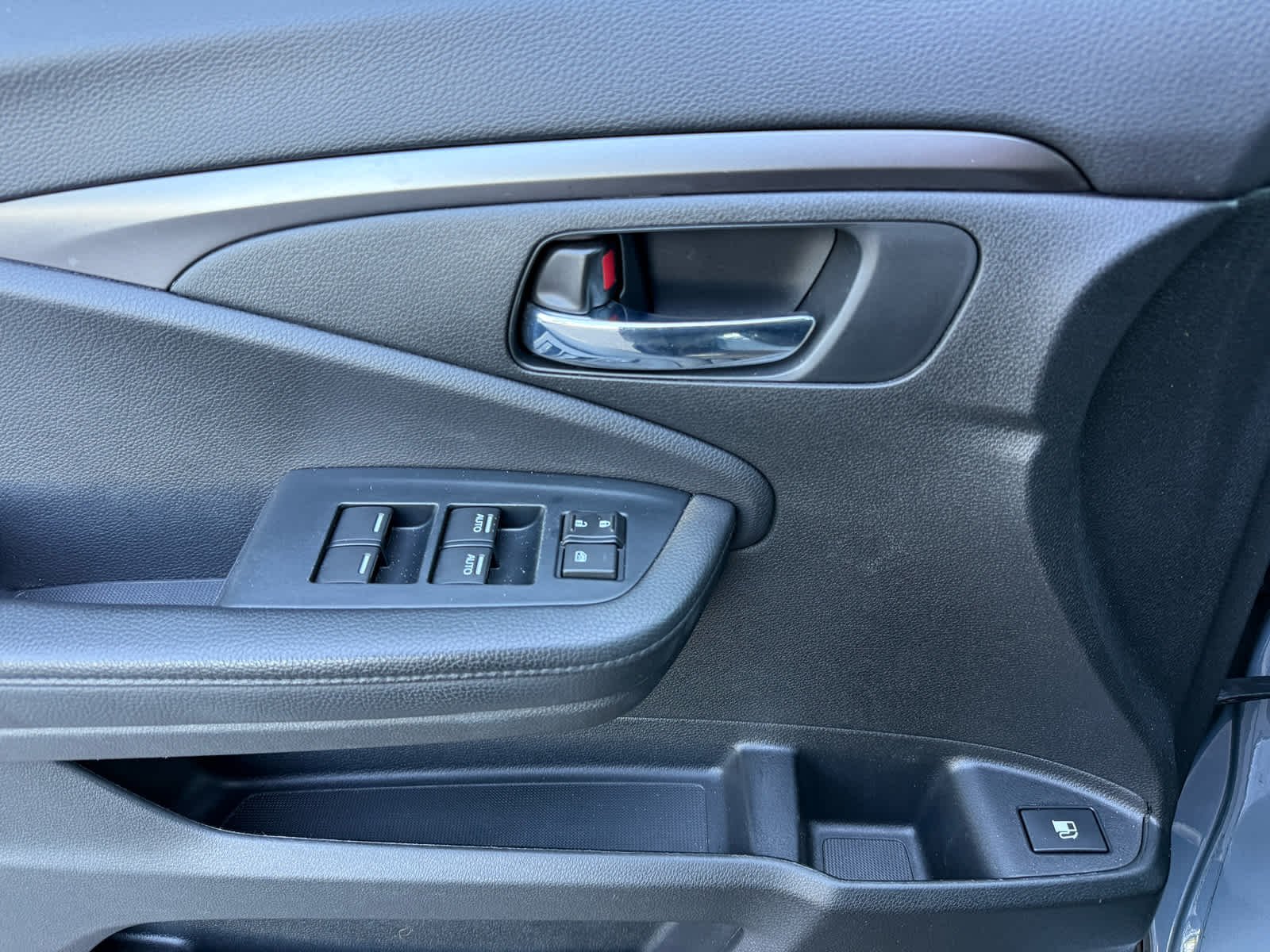 Used 2022 Sonic Gray Pearl Honda Sport image 13