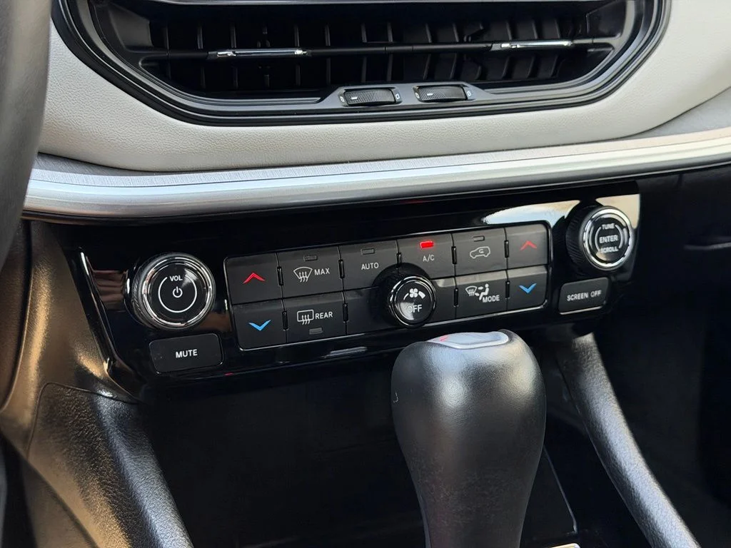 Used 2025 White Jeep Limited image 14