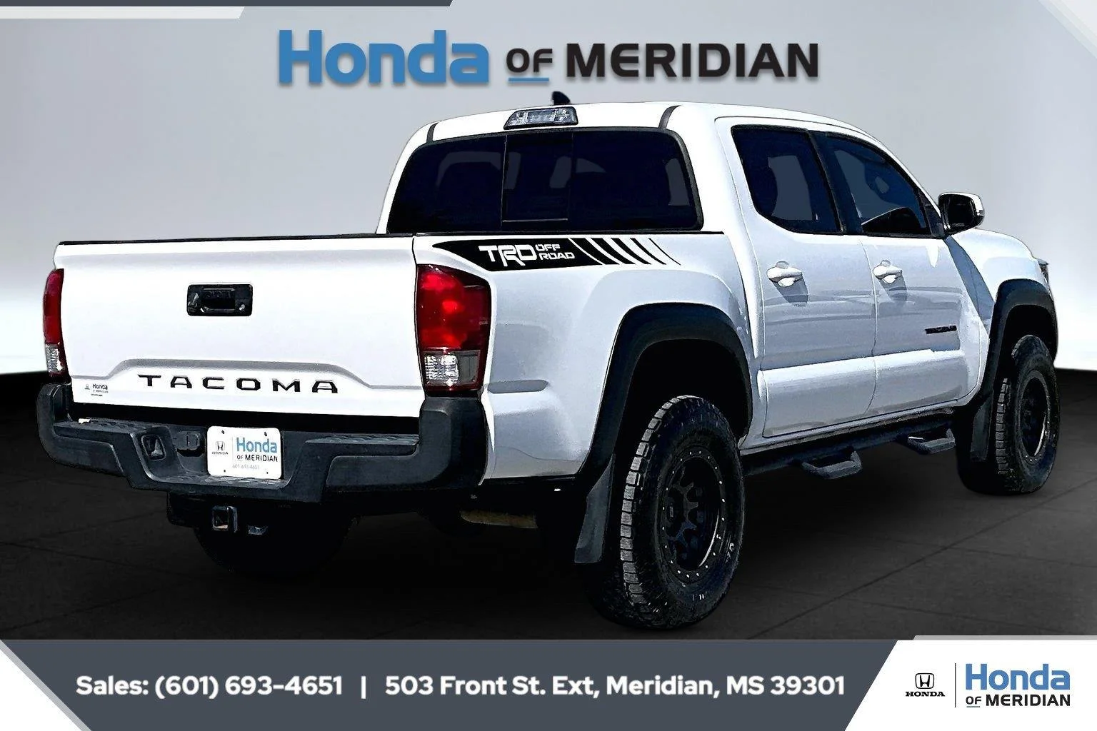 Used 2017 Super White Toyota TRD Off-Road image 11