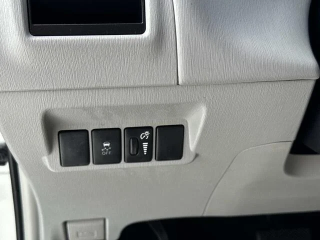 Used 2015 Classic Silver Metallic Toyota Three image 20