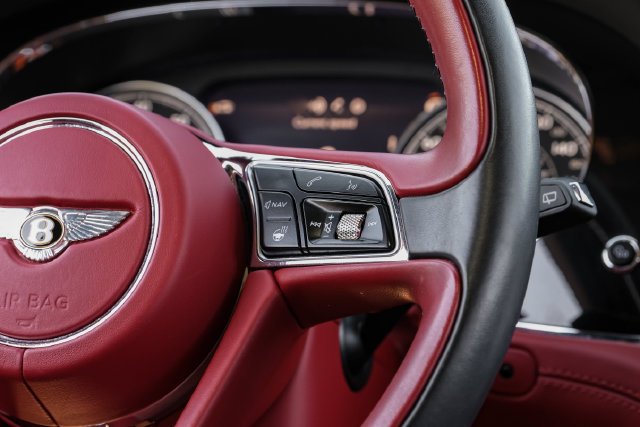 Used 2019 Black Crystal over Cricket Ball Bentley V8 image 23