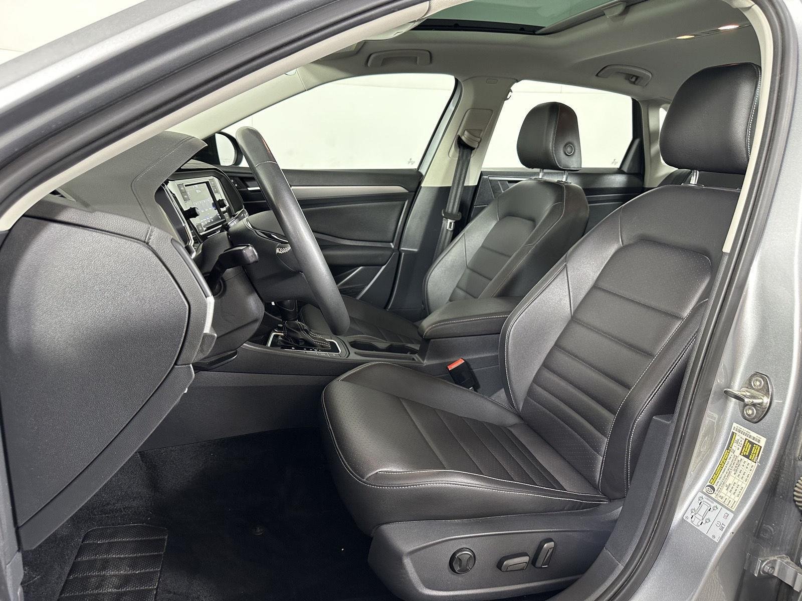 Used 2021 Platinum Gray Metallic Volkswagen SE image 20