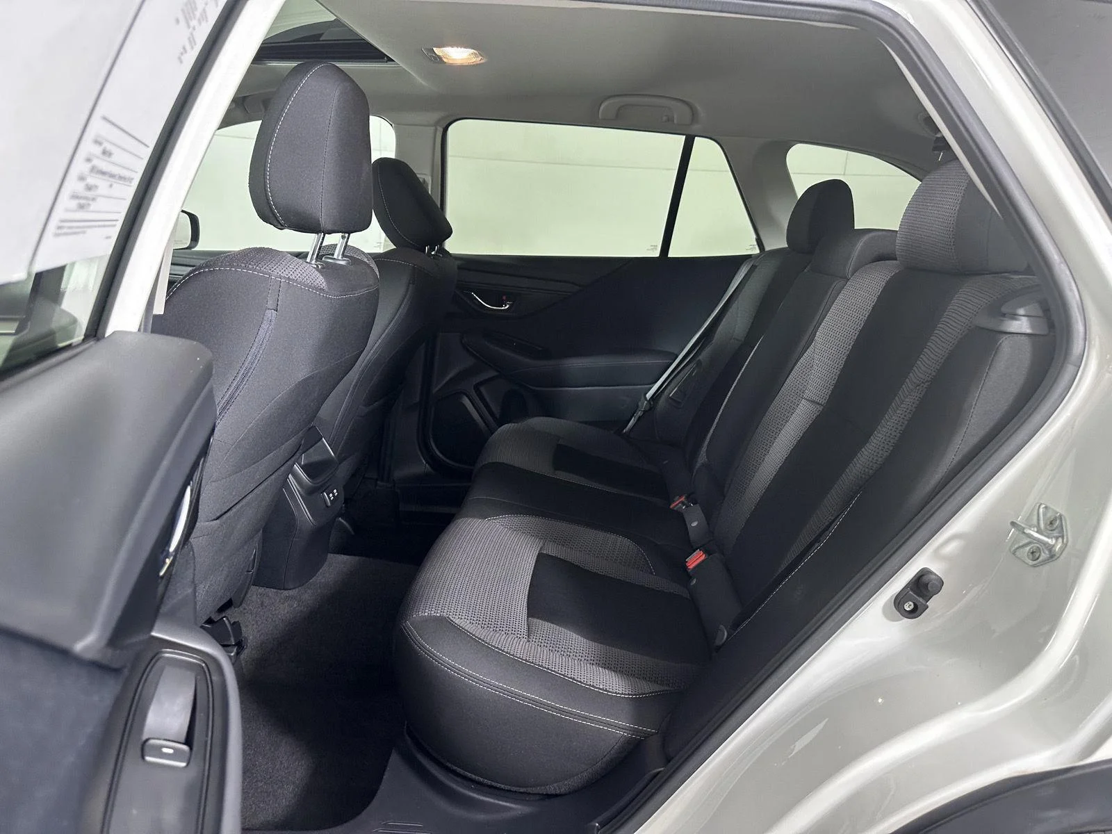 Used 2021  Subaru  image 28