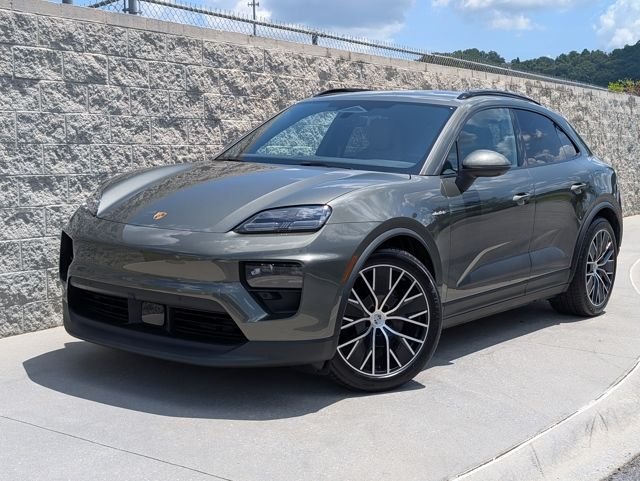 Used 2025 Green Porsche  image 1