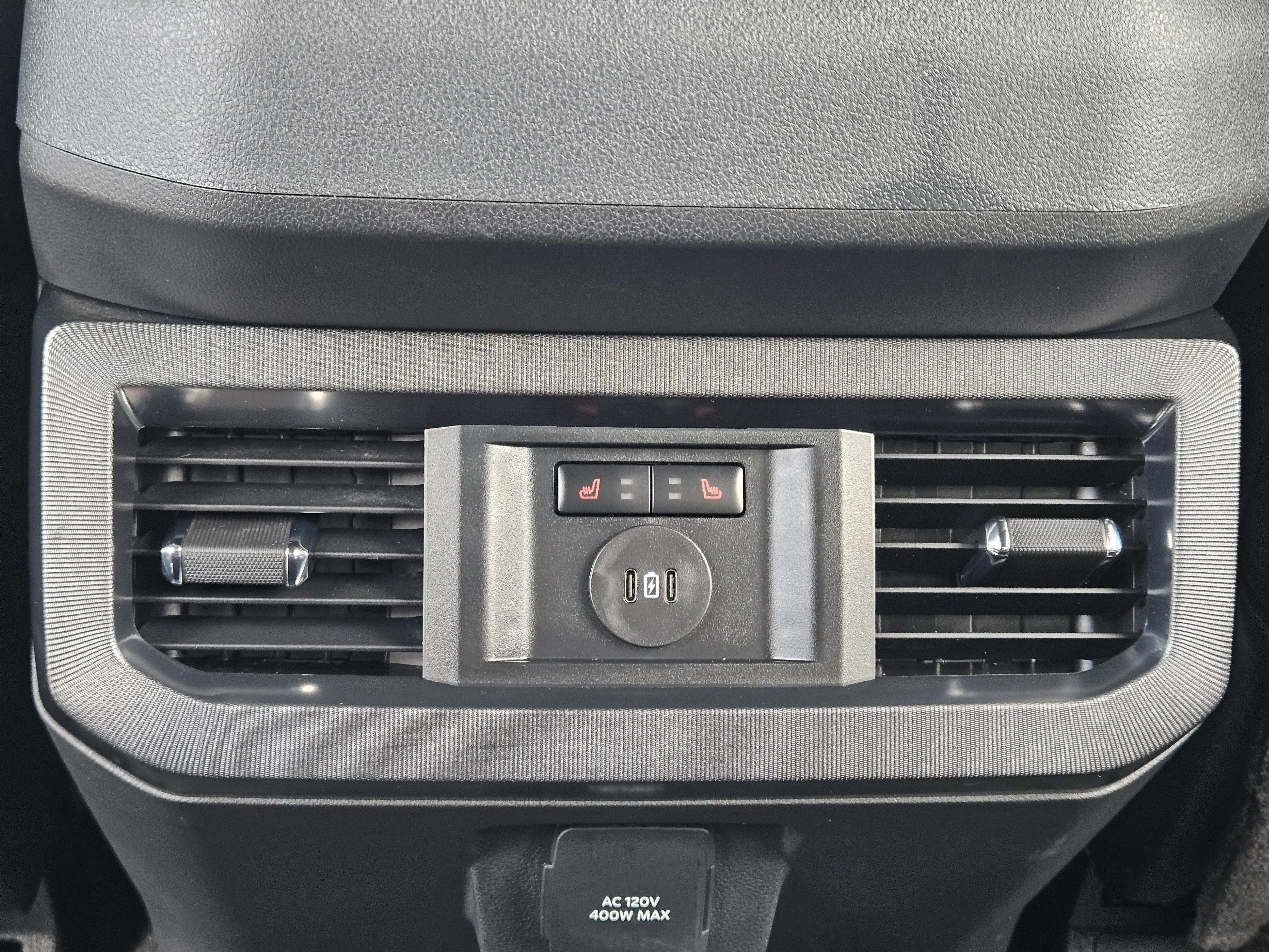 Used 2025  Ford Platinum image 32