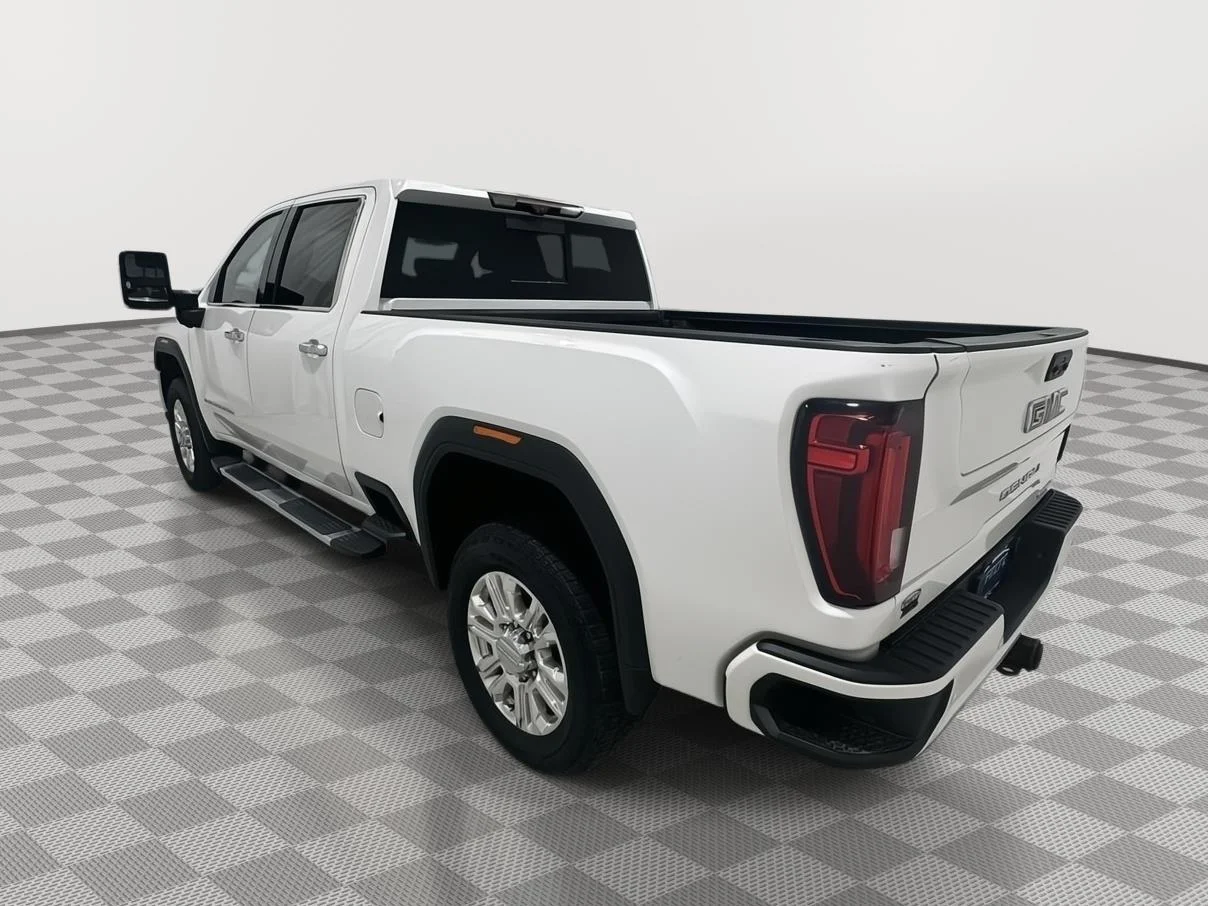 Used 2021 White Frost Tricoat GMC Denali image 3