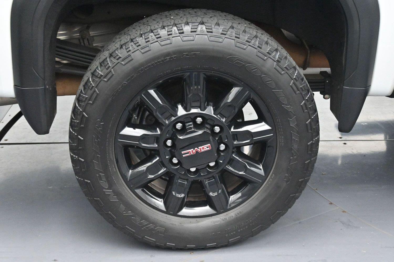 Used 2024 Summit White GMC AT4 image 38