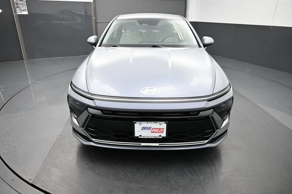 Used 2025 Blue Hyundai SEL image 3