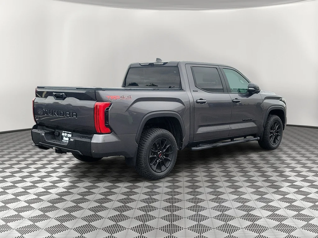 2024 Toyota Tundra 4WD Limited, photo 3 of 12