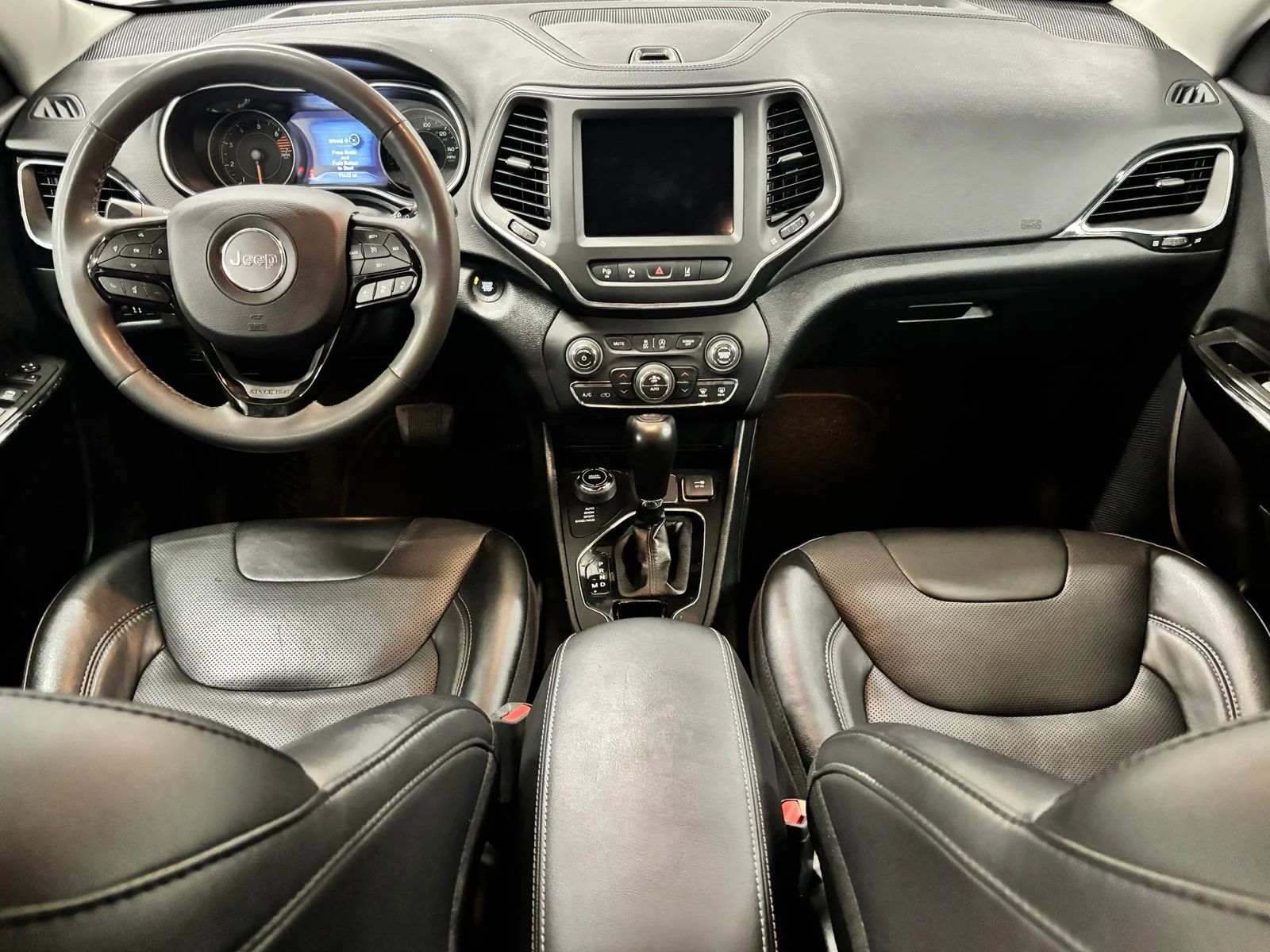 Used 2023 White Jeep Altitude image 11