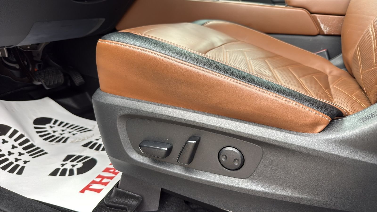 Used 2022 Black Nissan Platinum image 10