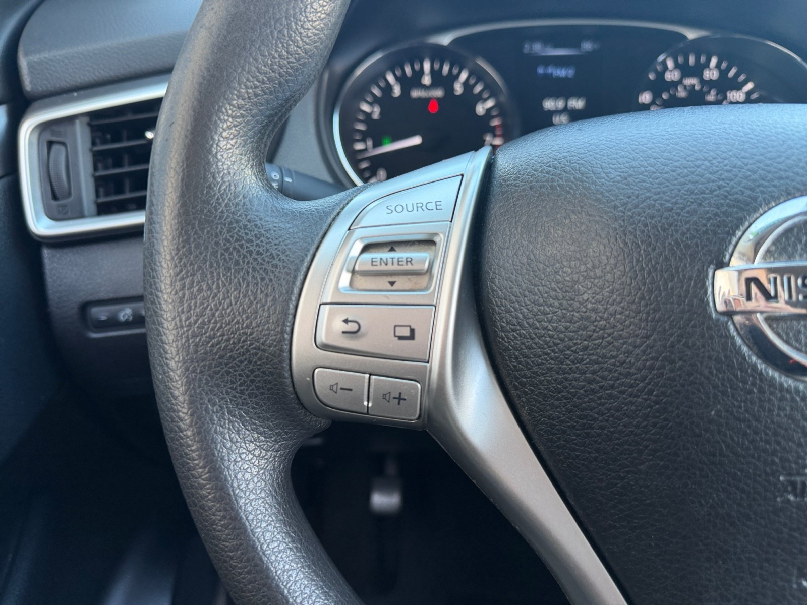 Used 2014 Saharan Sun Nissan S image 11