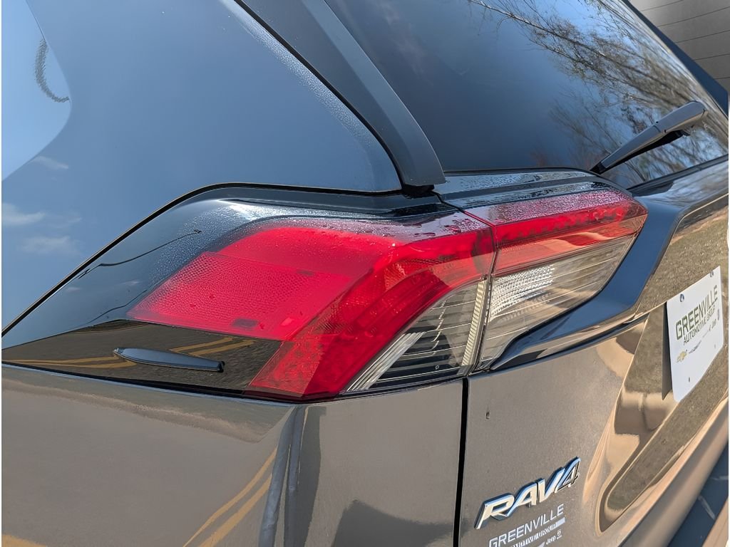 Used 2020 Magnetic Gray Metallic Toyota XLE image 4