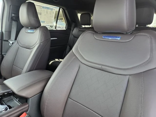 New 2026 Star White Metallic Tri-Coat Ford Platinum™ image 27