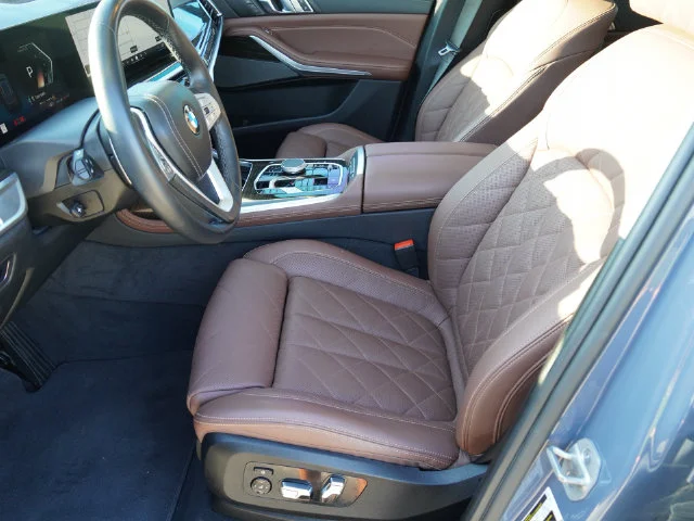 Used 2024 Brown BMW xDrive40i image 5