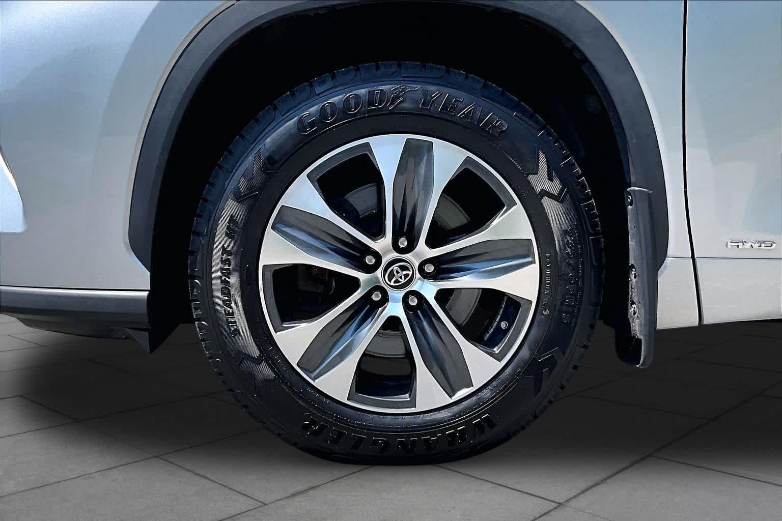 Used 2022 Celestial Silver Metallic Toyota Hybrid XLE image 11