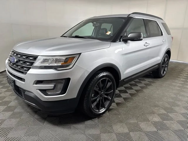 Used 2017 Ingot Silver Ford XLT image 8