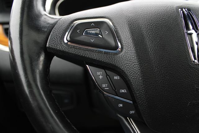 Used 2019 White Lincoln Reserve image 10