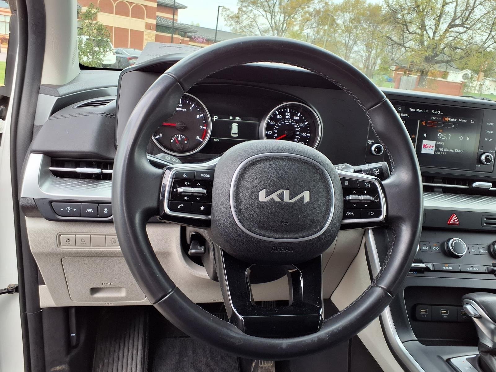 Used 2024 Snow White Pearl Kia LX image 18